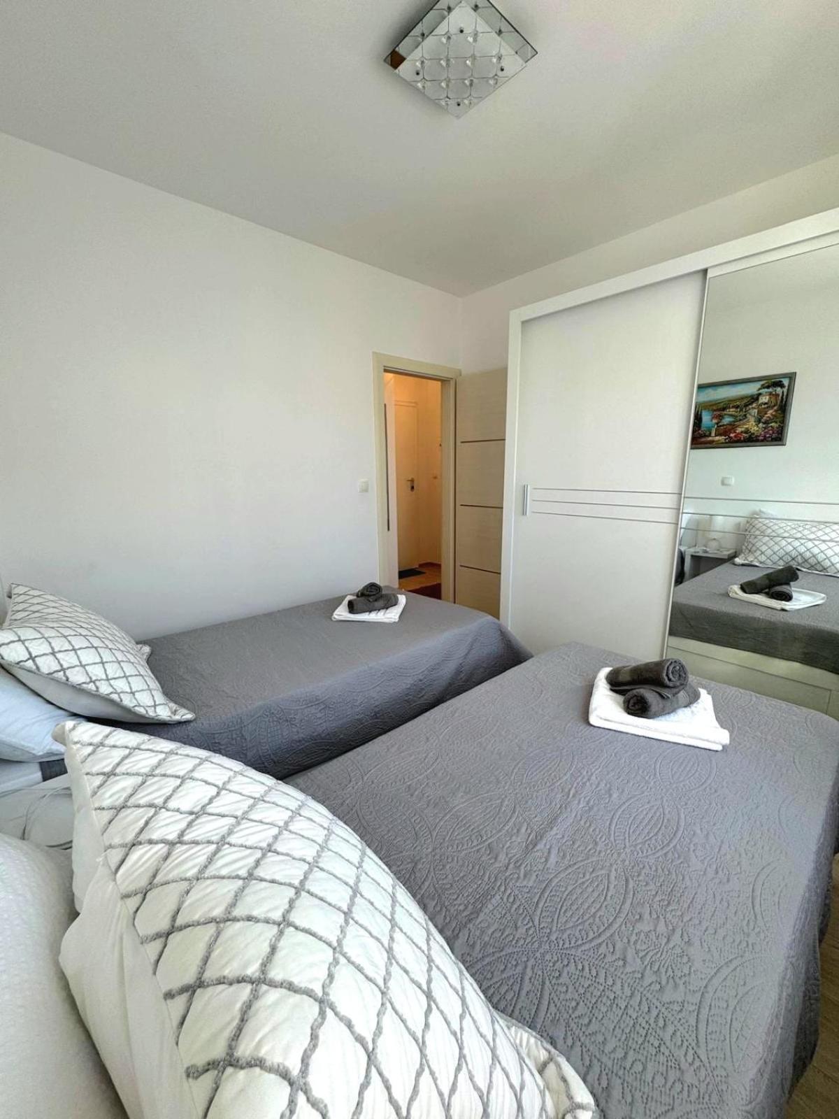 Apartment Misic Trogir Exterior foto